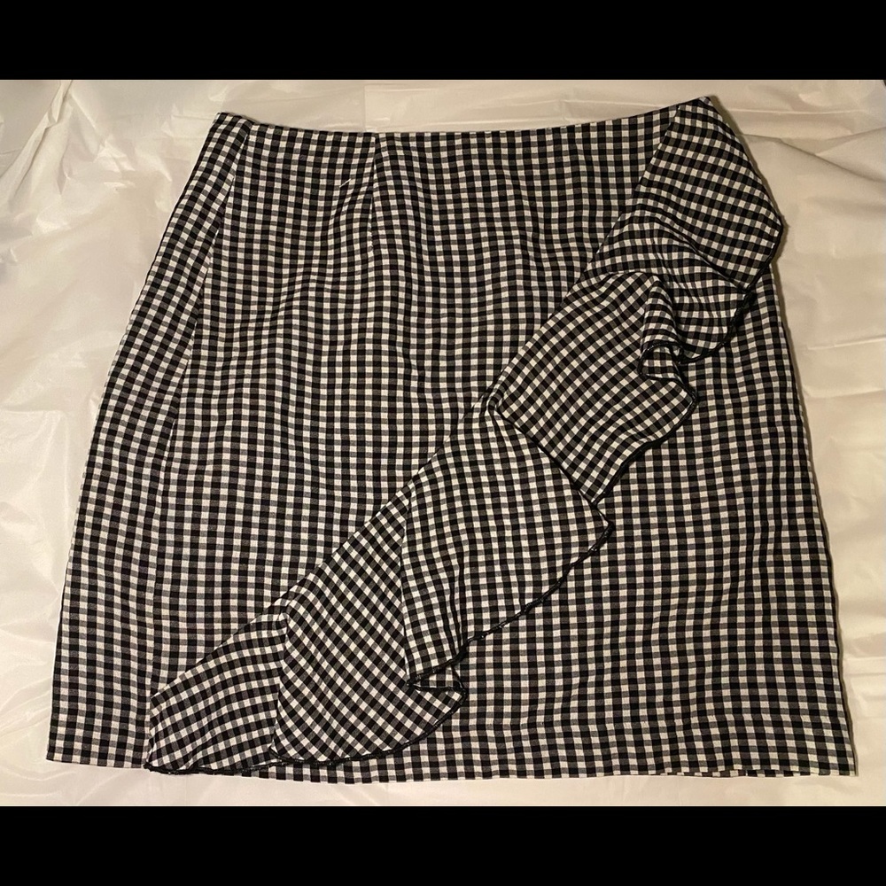H&M black and white gingham ruffle miniskirt